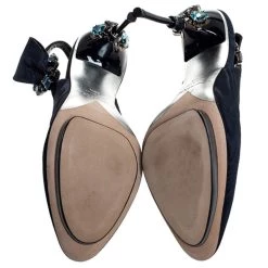 Oscar De La Renta Blue Faille Fabric Crystal Embellished Juliette Slingback Sandals Size 39.5 For Women 15 Oscar De La Renta Blue Faille Fabric Crystal Embellished Juliette Slingback Sandals Size 39.5 For Women -Oscar de la Renta Sales Shop luxury women oscar de la rentaslug new shoes p251378 002