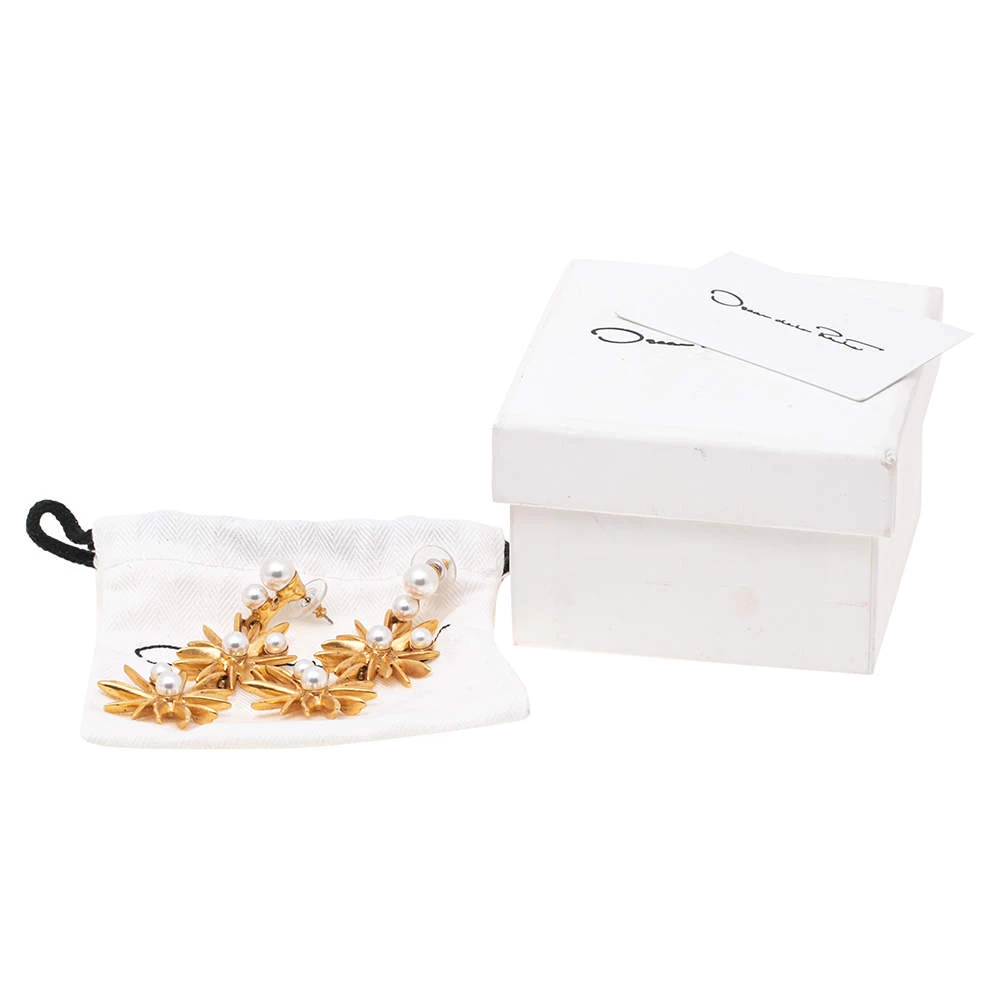 Oscar De La Renta Classic Faux Pearl Gold Tone Metal Starburst Drop Earrings For Women 9 Oscar De La Renta Classic Faux Pearl Gold Tone Metal Starburst Drop Earrings For Women - Image 7