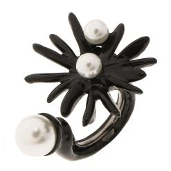 Oscar De La Renta Faux Pearl Black Enamel Flower Ring Size 53 For Women
