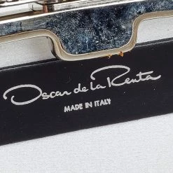 Oscar De La Renta White Satin Embellished Crown Goa Clutch For Women 20 Oscar De La Renta White Satin Embellished Crown Goa Clutch For Women -Oscar de la Renta Sales Shop luxury women oscar de la rentaslug used handbags p582837 002