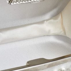 Oscar De La Renta White Satin Embellished Crown Goa Clutch For Women 19 Oscar De La Renta White Satin Embellished Crown Goa Clutch For Women -Oscar de la Renta Sales Shop luxury women oscar de la rentaslug used handbags p582837 003