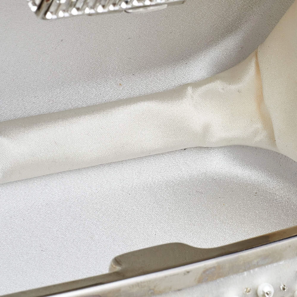 Oscar De La Renta White Satin Embellished Crown Goa Clutch For Women 9 Oscar De La Renta White Satin Embellished Crown Goa Clutch For Women - Image 7