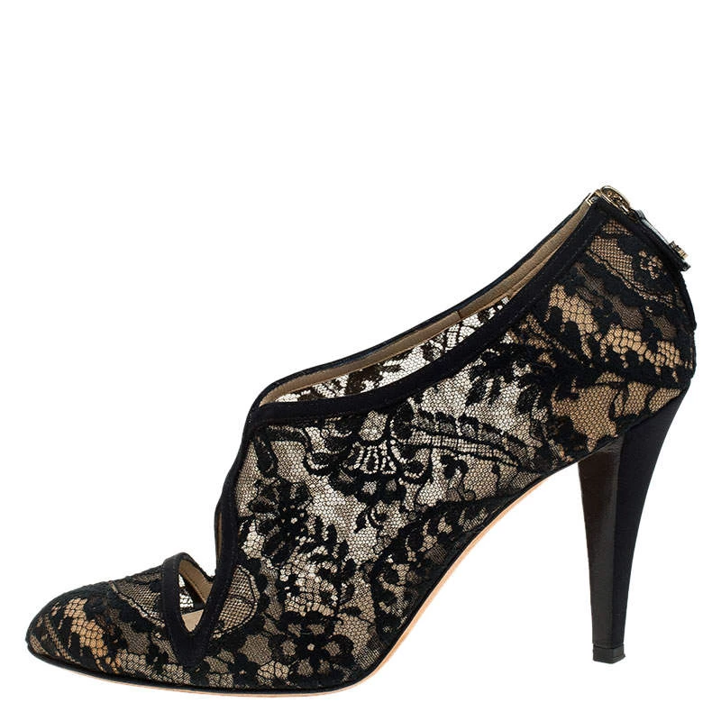 Oscar De La Renta Black Lace Cut Out V Neck Pumps Size 39 For Women 4 Oscar De La Renta Black Lace Cut Out V Neck Pumps Size 39 For Women - Image 2