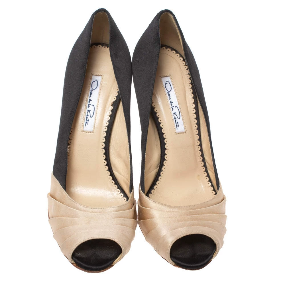 Oscar De La Renta Black/Beige Satin Ruched Detail Peep Toe Pumps Size 37 For Women 5 Oscar De La Renta Black/Beige Satin Ruched Detail Peep Toe Pumps Size 37 For Women - Image 3