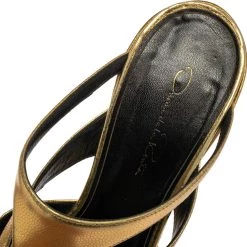 Oscar De La Renta Metallic Gold Leather Carmen Mule Sandals Size 39 For Women 16 Oscar De La Renta Metallic Gold Leather Carmen Mule Sandals Size 39 For Women -Oscar de la Renta Sales Shop luxury women oscar de la rentaslug used shoes p469609 006