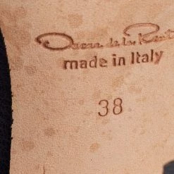 Oscar De La Renta Black Leather Pumps Size 38 For Women 18 Oscar De La Renta Black Leather Pumps Size 38 For Women -Oscar de la Renta Sales Shop luxury women oscar de la rentaslug used shoes p672255 009